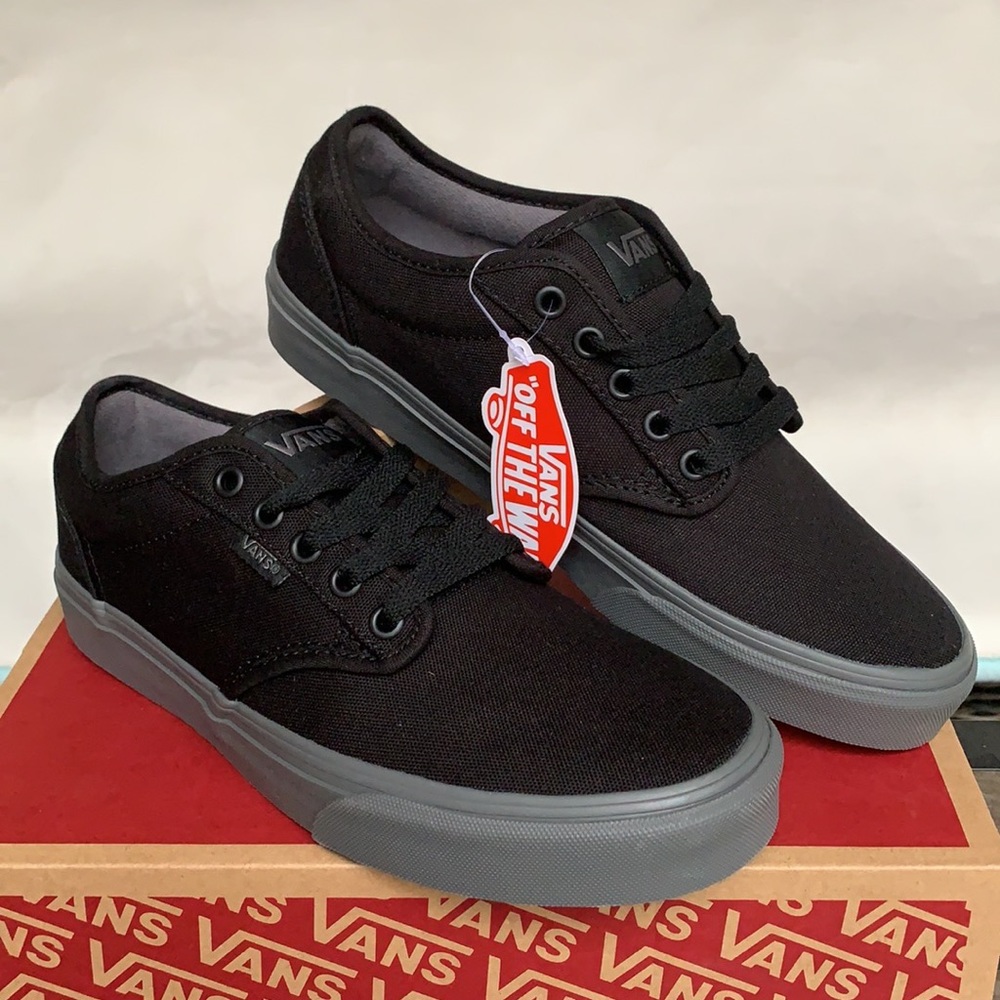 Meet your Posher, Vans